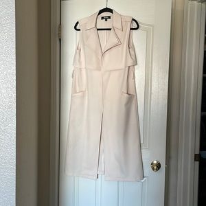 Knee length beige trench jacket with pockets